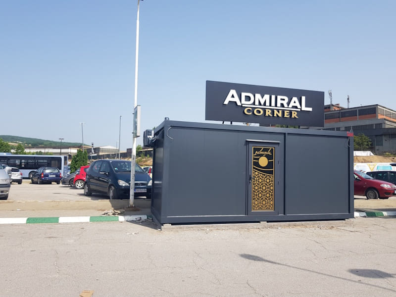 Kontejner za Admiral Corner