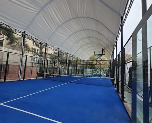 Natkriveni padel teren
